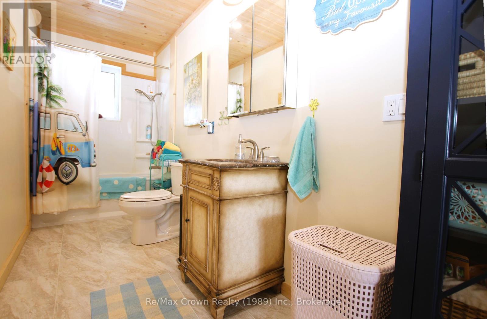 303 Clear Lake Road, Parry Sound Remote Area, Ontario  P0H 1A0 - Photo 23 - X12258939