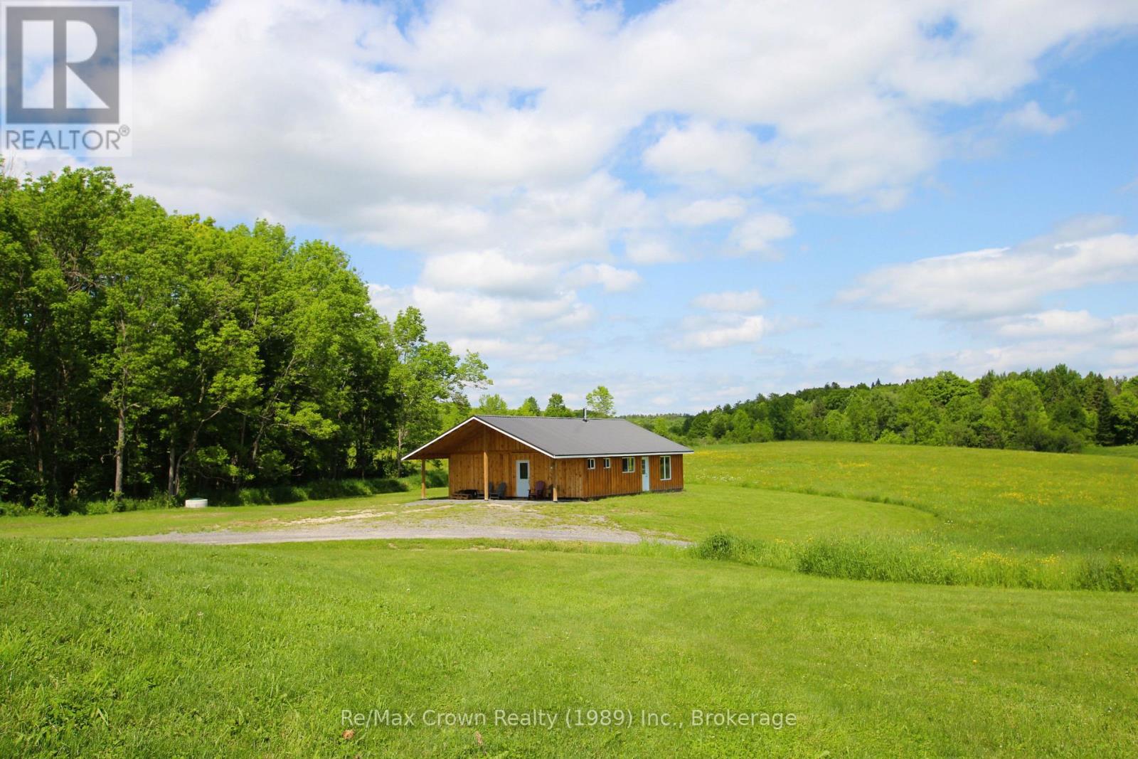 303 Clear Lake Road, Parry Sound Remote Area, Ontario  P0H 1A0 - Photo 25 - X12258939