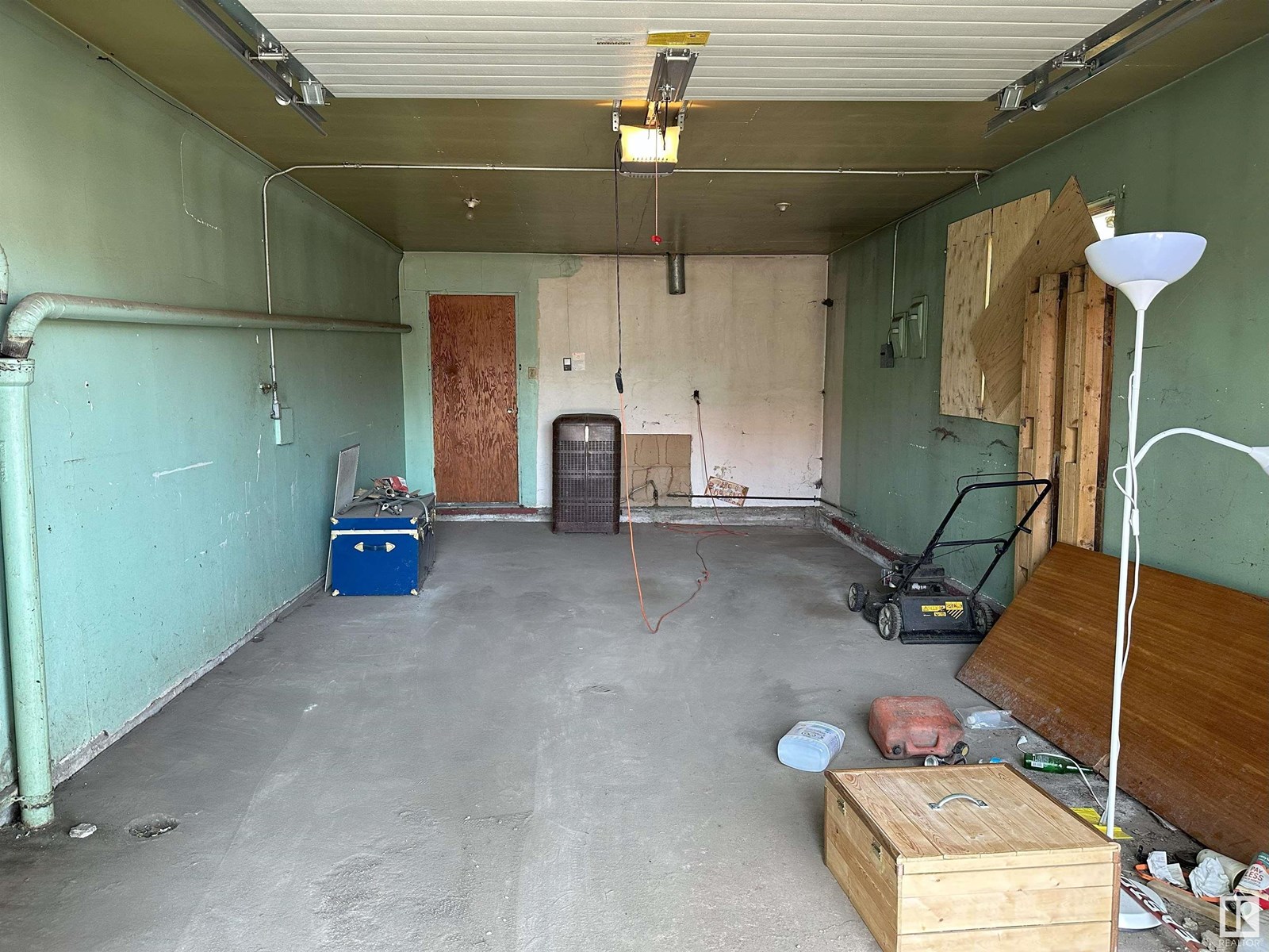 Property at 9108 112 AV NW image 3