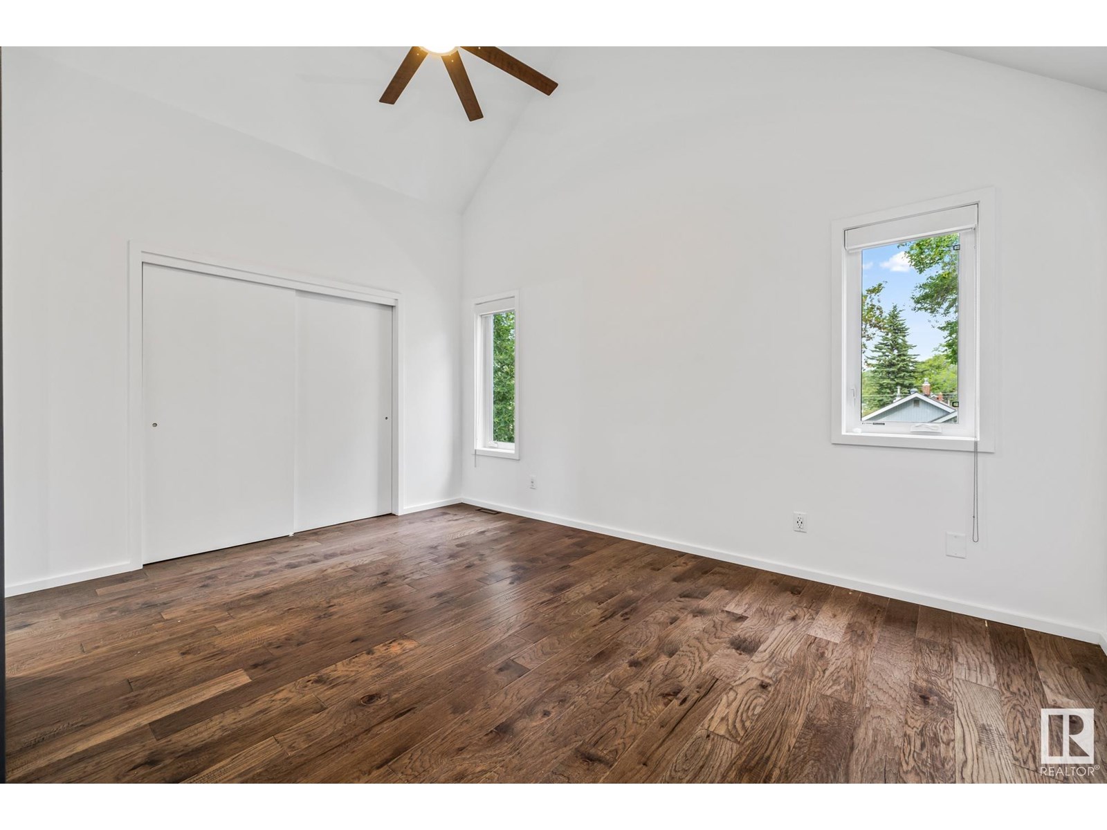 Property at 11402 66 ST NW image 3