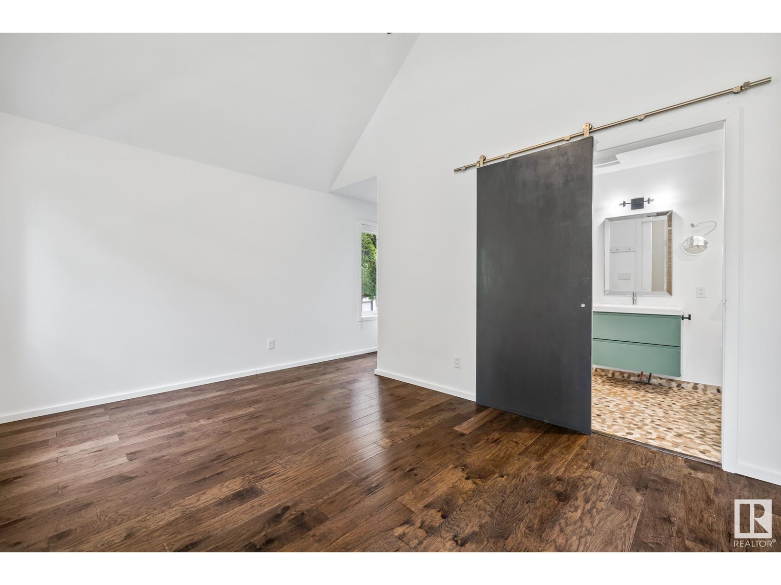 Property at 11402 66 ST NW image 4