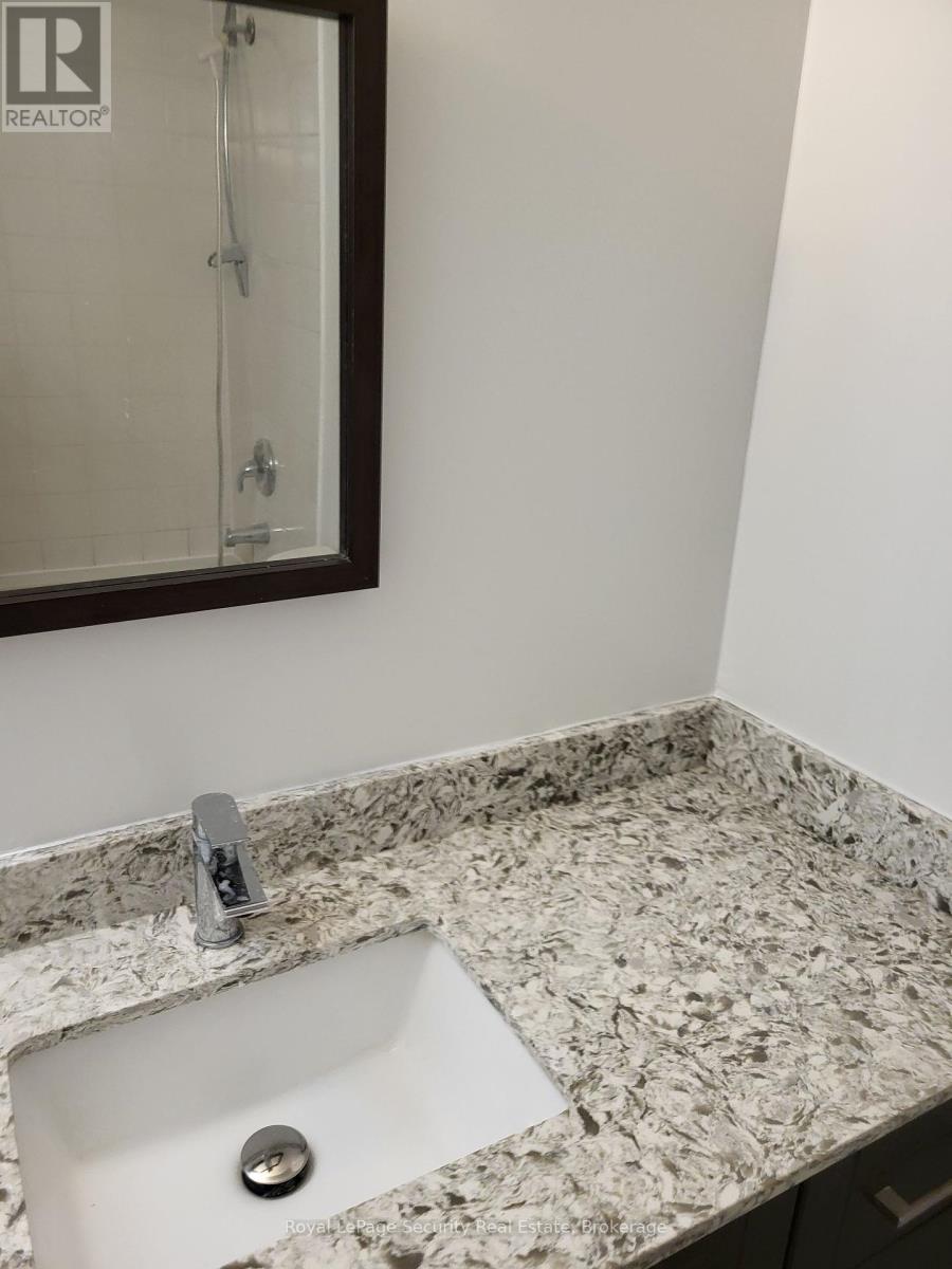 605 - 2470 Eglinton Avenue W, Toronto (Beechborough-Greenbrook), Ontario  M6M 5E7 - Photo 17 - W12294645