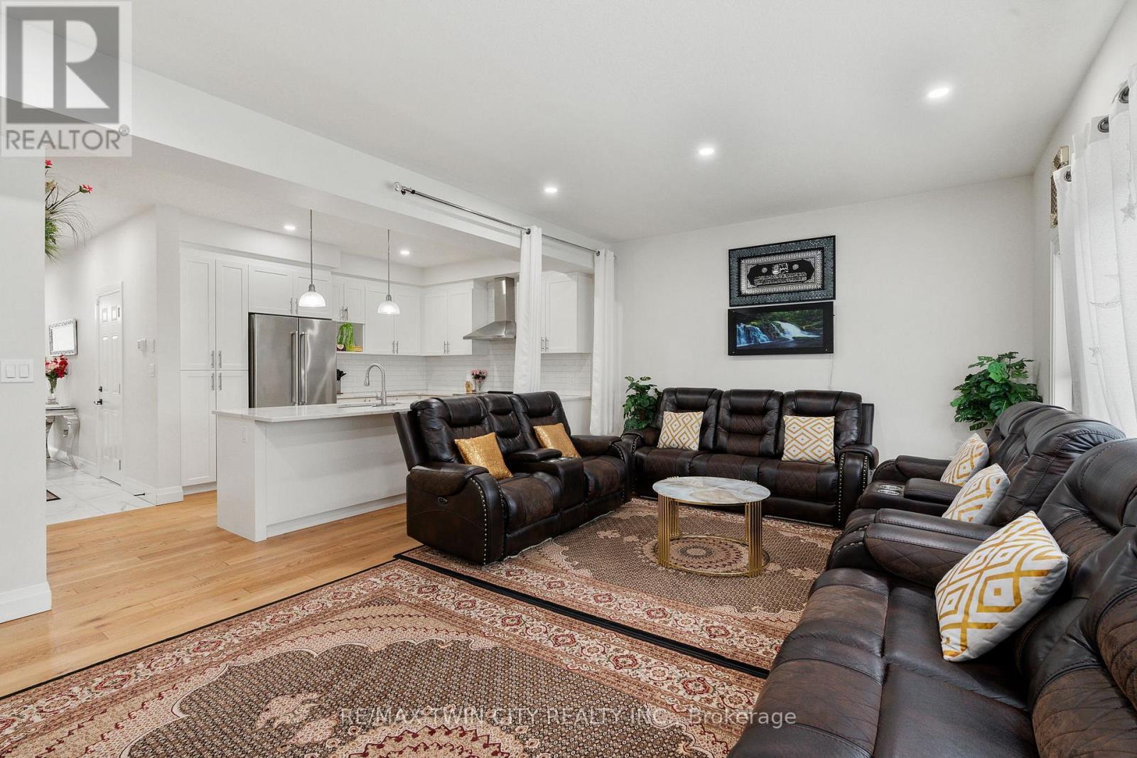 47 Pondcliffe Drive, Kitchener, Ontario  N2R 0M3 - Photo 16 - X12294679
