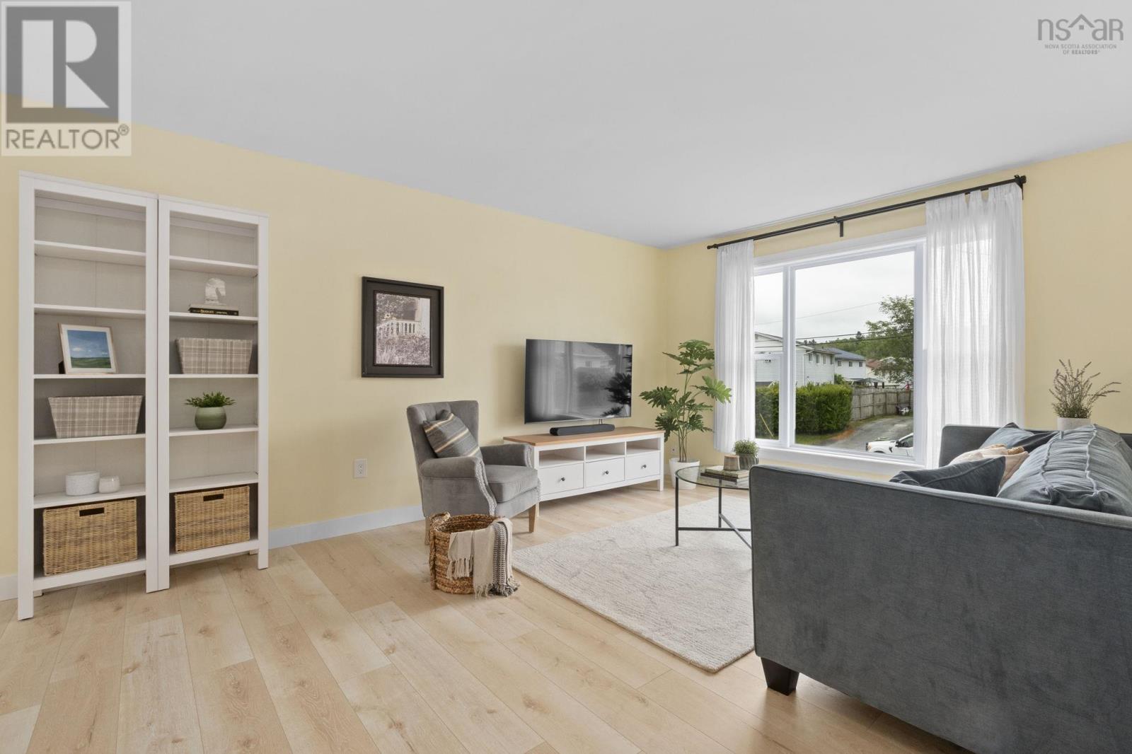 Property at 47 Armoyan Drive image 3