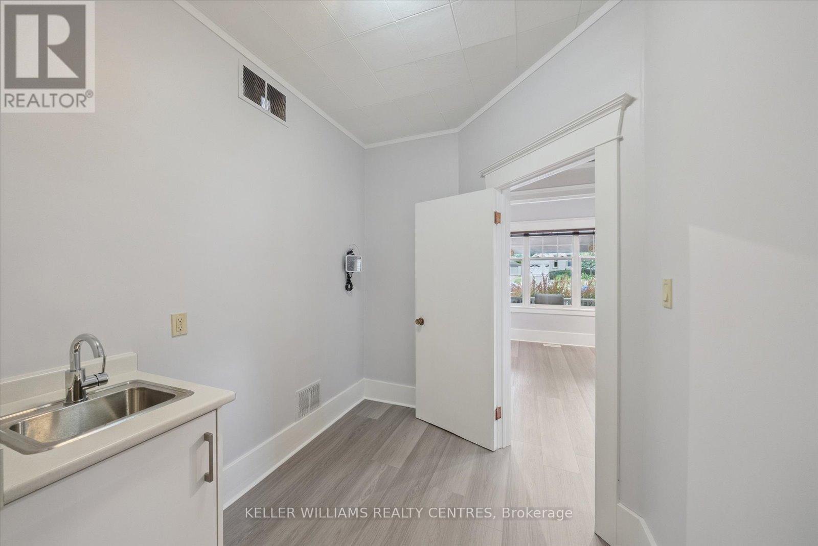 56 Prospect Street, Newmarket, Ontario  L3Y 3S9 - Photo 7 - N12294794