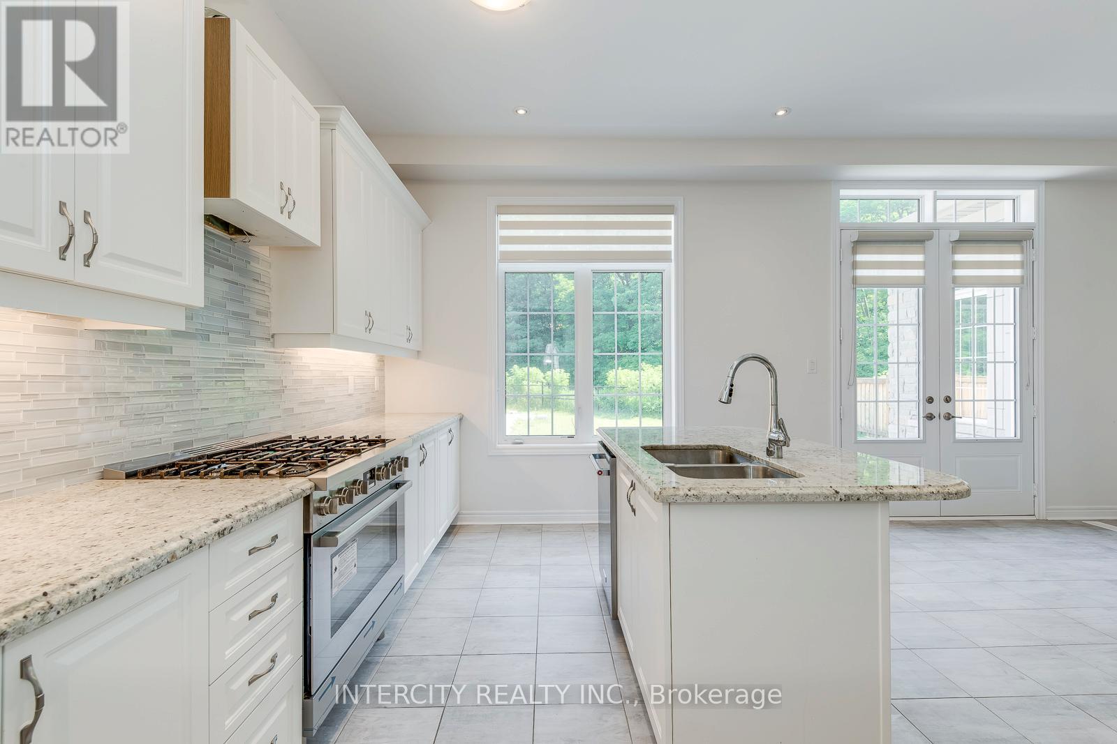 259 Polly Drive, Oakville, Ontario  L6M 0X3 - Photo 13 - W12294801