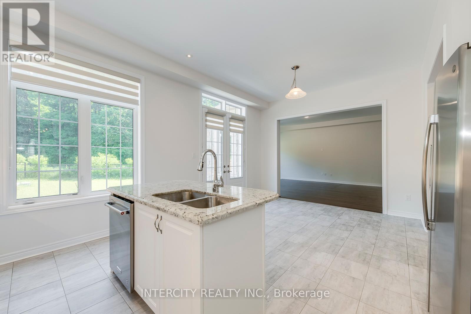 259 Polly Drive, Oakville, Ontario  L6M 0X3 - Photo 14 - W12294801