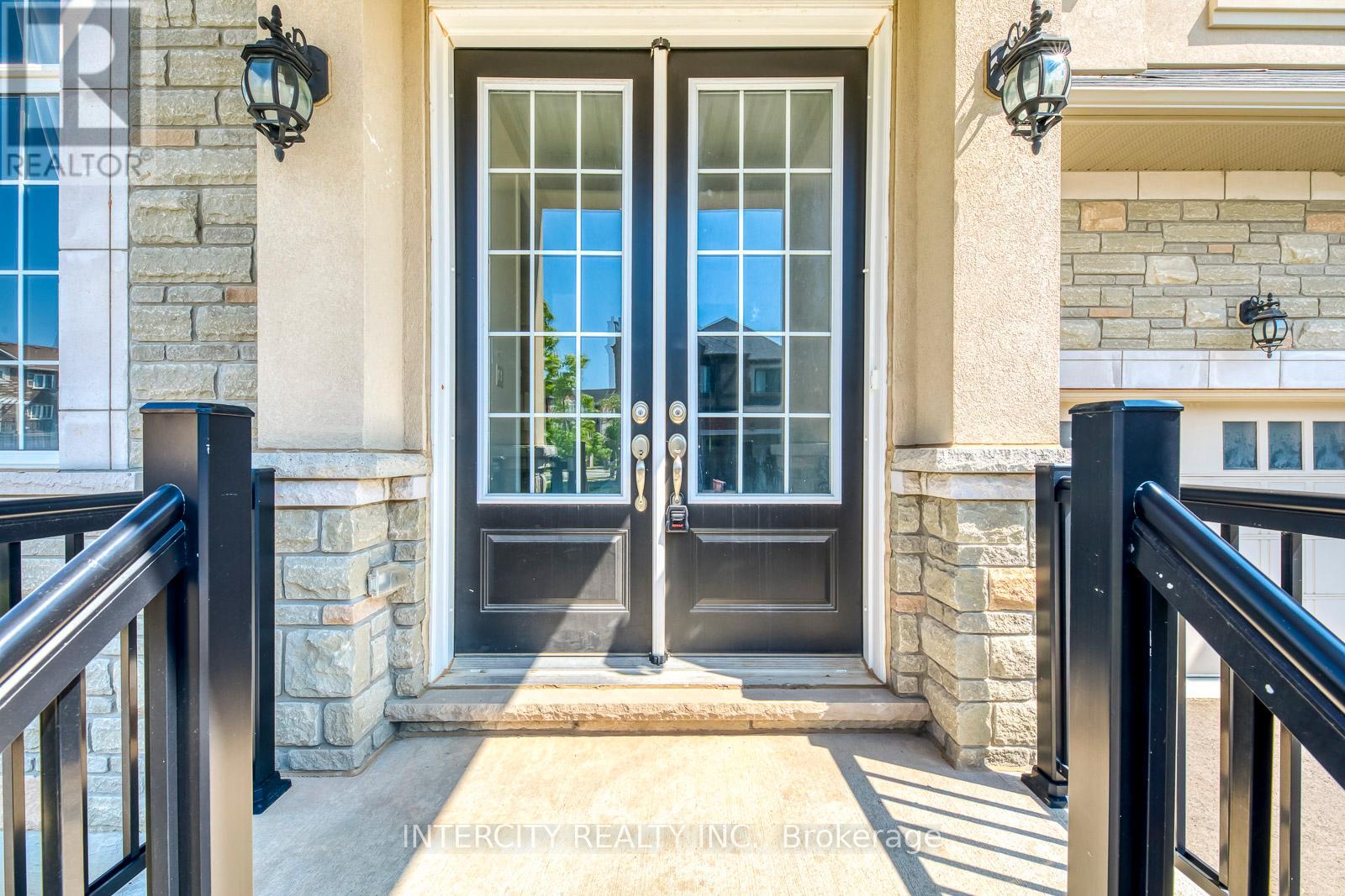 259 Polly Drive, Oakville, Ontario  L6M 0X3 - Photo 3 - W12294801