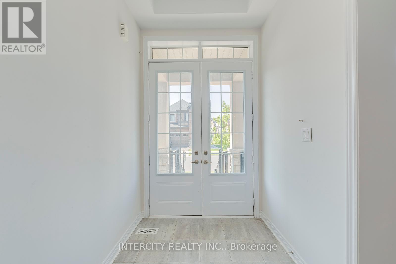 259 Polly Drive, Oakville, Ontario  L6M 0X3 - Photo 4 - W12294801