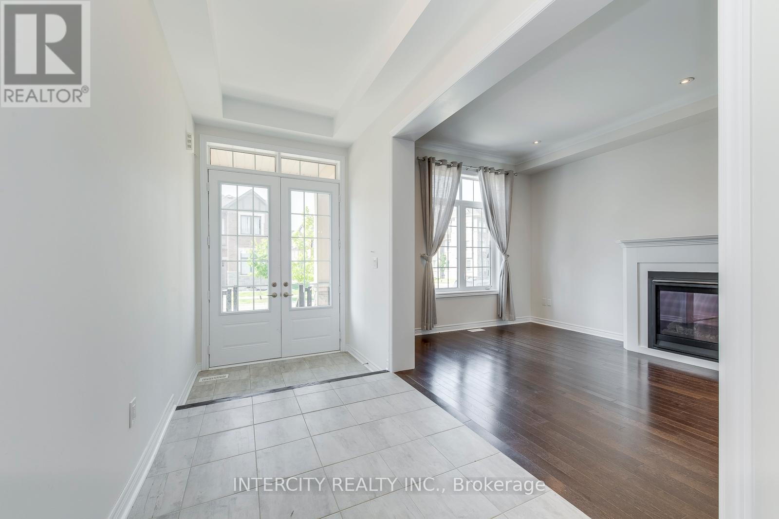 259 Polly Drive, Oakville, Ontario  L6M 0X3 - Photo 5 - W12294801