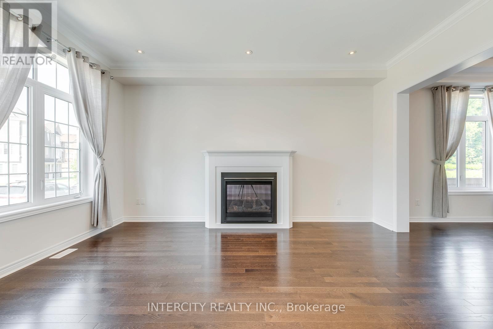 259 Polly Drive, Oakville, Ontario  L6M 0X3 - Photo 6 - W12294801