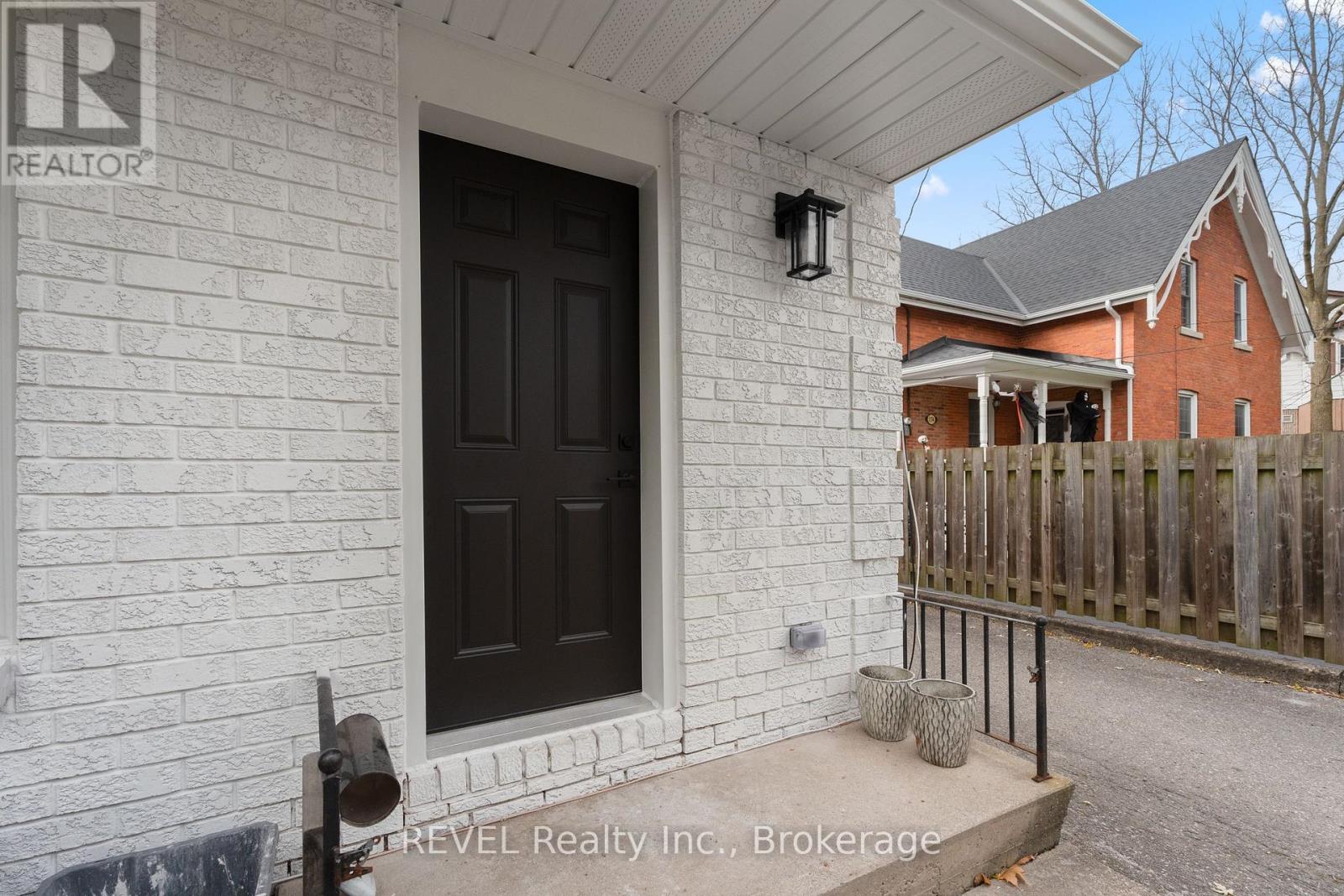 1372 Haist Street, Pelham, Ontario  L0S 1M0 - Photo 7 - X12294874