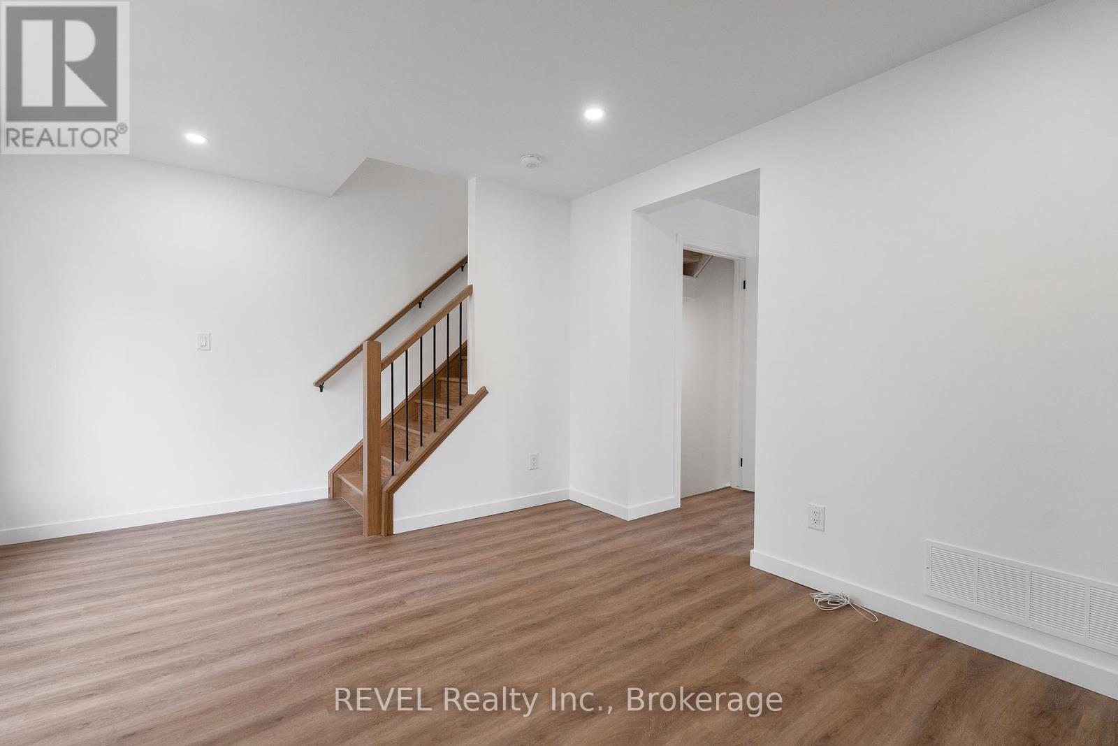 1372 Haist Street, Pelham, Ontario  L0S 1M0 - Photo 9 - X12294874