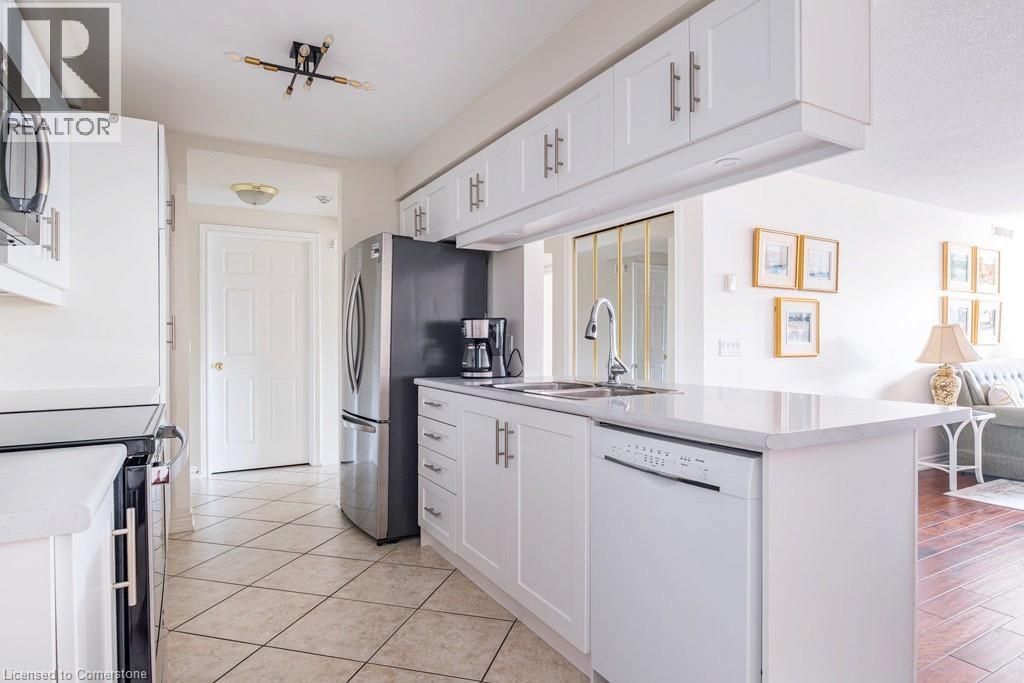 Property at 990 GOLF LINKS Road Unit# 208 image 4