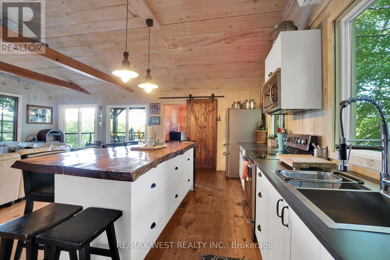 18 Inverlochy Road, Carling, Ontario  P0G 1G0 - Photo 10 - X12294716