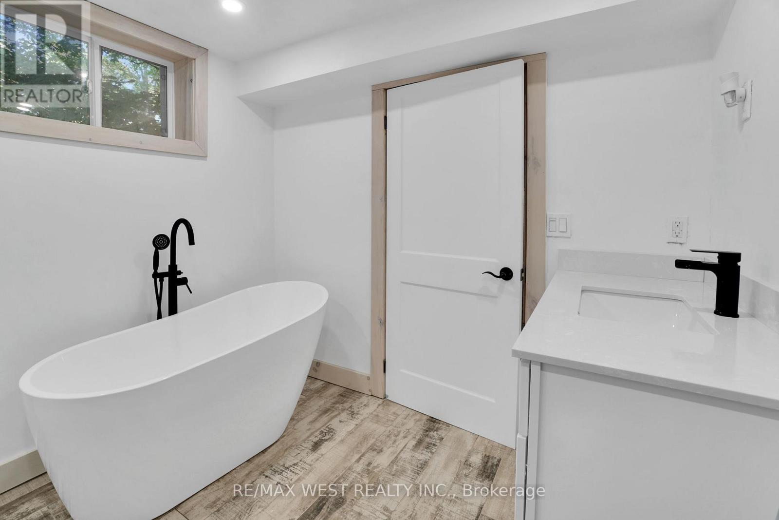 18 Inverlochy Road, Carling, Ontario  P0G 1G0 - Photo 39 - X12294716