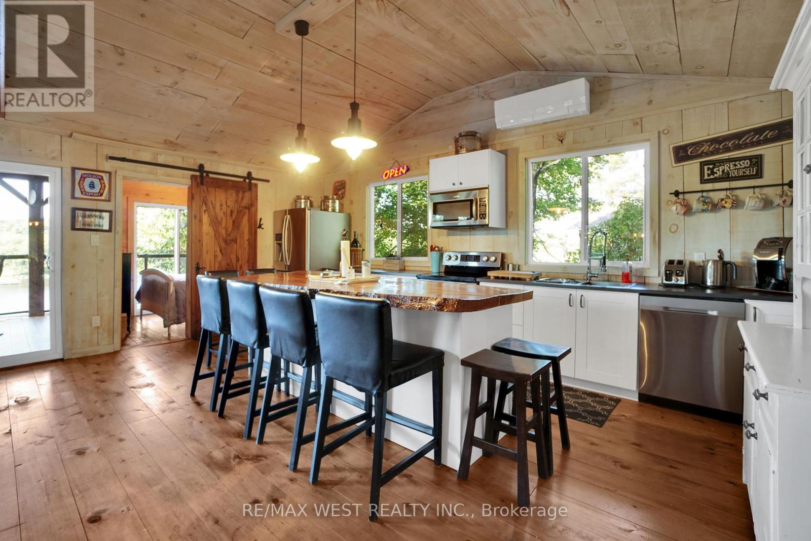 18 Inverlochy Road, Carling, Ontario  P0G 1G0 - Photo 5 - X12294716