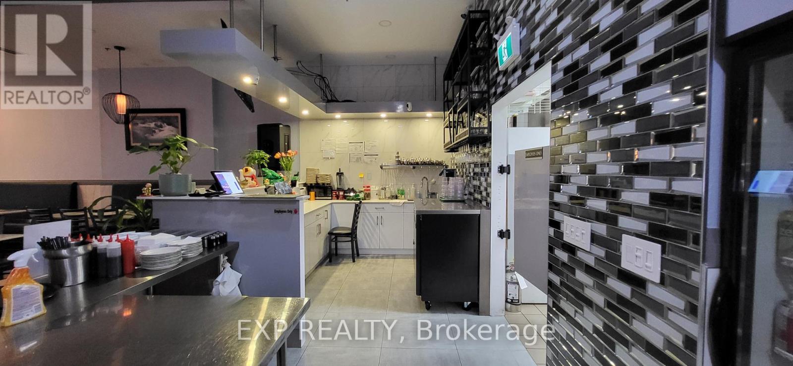 101, 109 - 891 Upper James Street, Hamilton, Ontario  L9C 7N1 - Photo 6 - X12294787