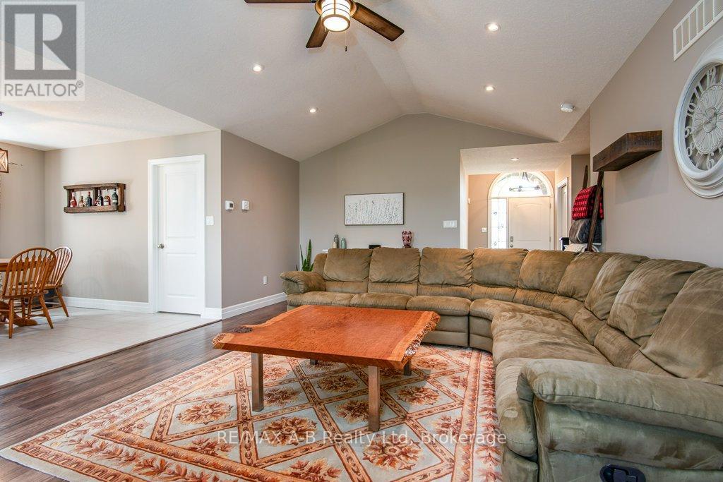86 Jacob Street W, East Zorra-Tavistock, Ontario  N0B 2R0 - Photo 18 - X12294845
