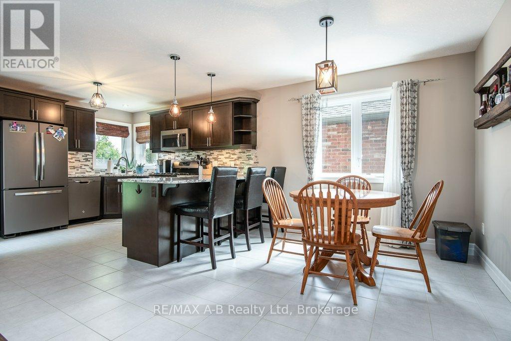 86 Jacob Street W, East Zorra-Tavistock, Ontario  N0B 2R0 - Photo 19 - X12294845