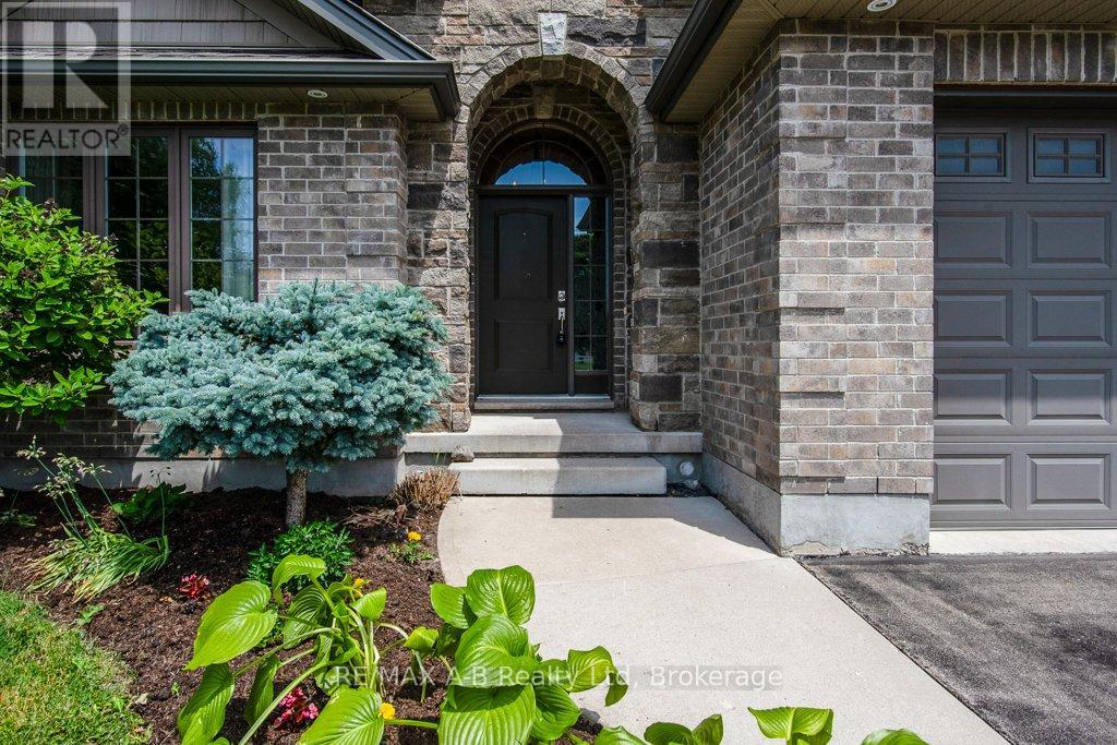 86 Jacob Street W, East Zorra-Tavistock, Ontario  N0B 2R0 - Photo 4 - X12294845
