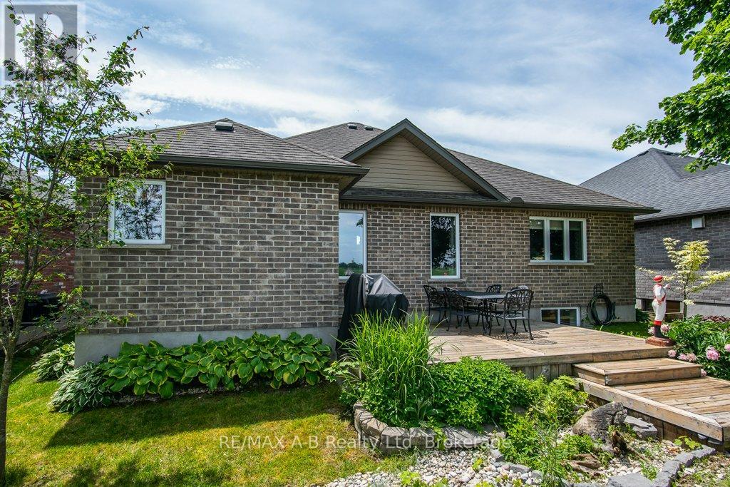 86 Jacob Street W, East Zorra-Tavistock, Ontario  N0B 2R0 - Photo 8 - X12294845