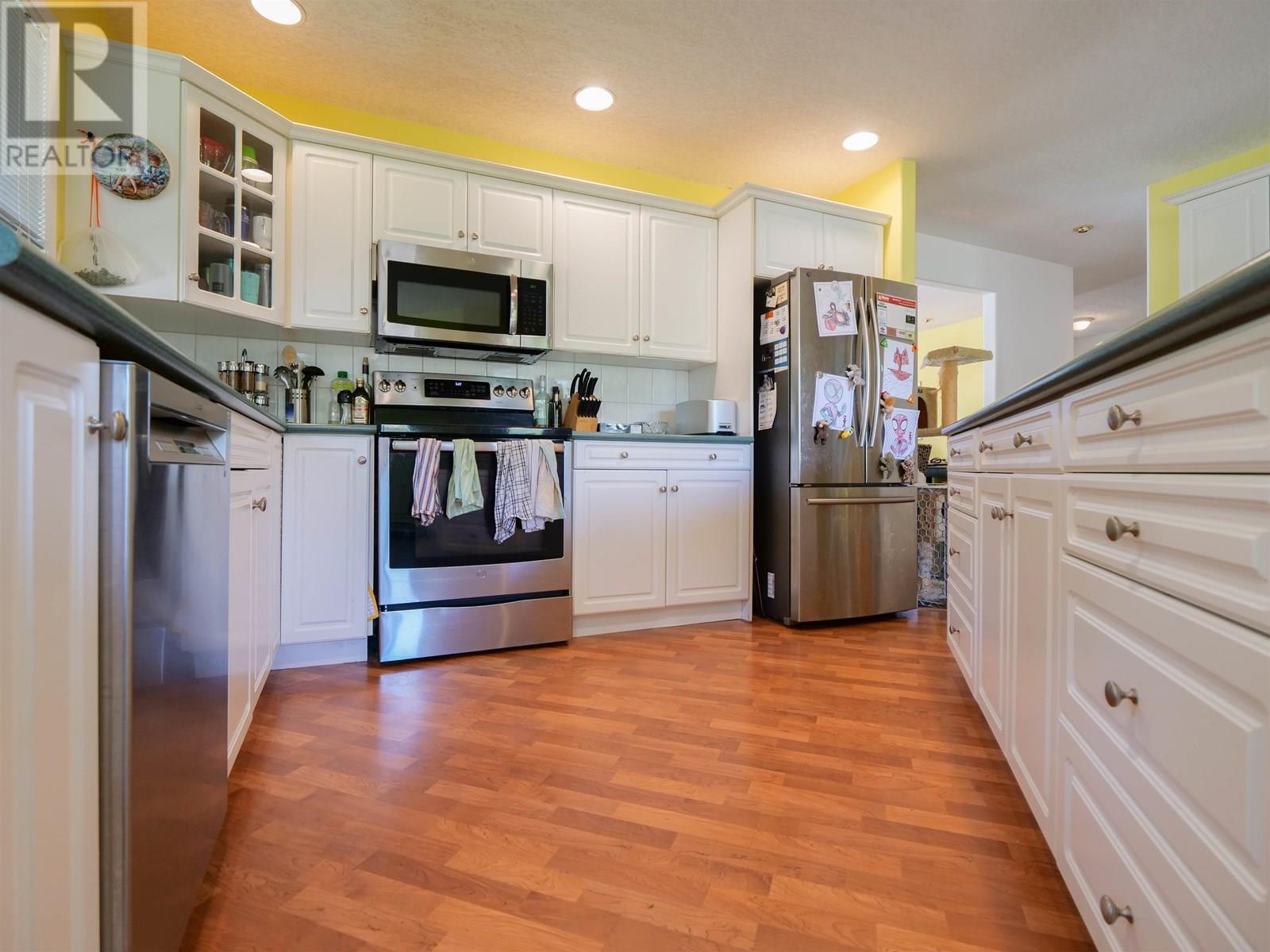 Property at 102 1702 DYKE ROAD image 3