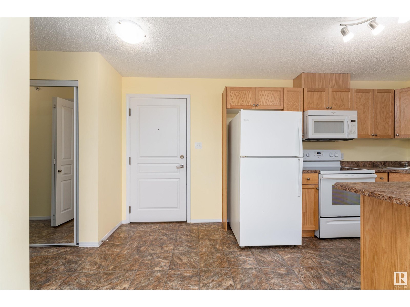 Property at #438 301 CLAREVIEW STATION DR NW image 2