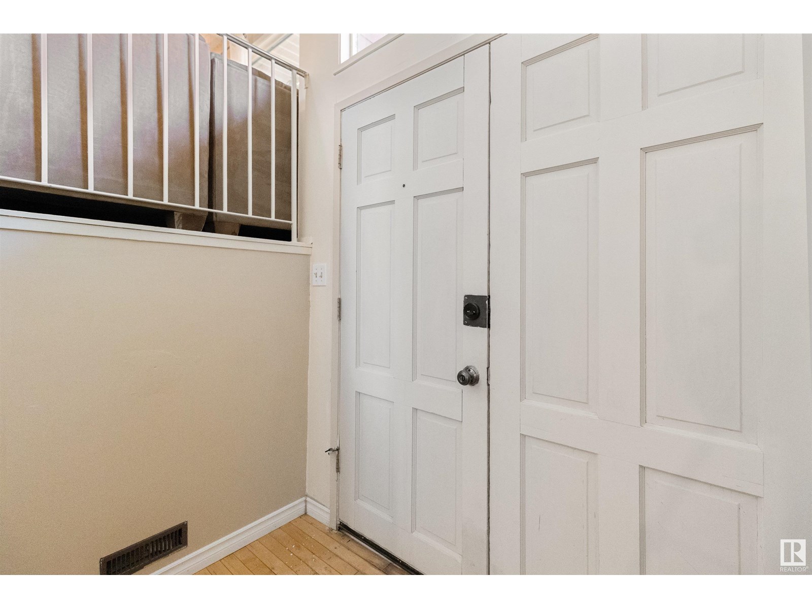 Property at 14203 22 ST NW image 3