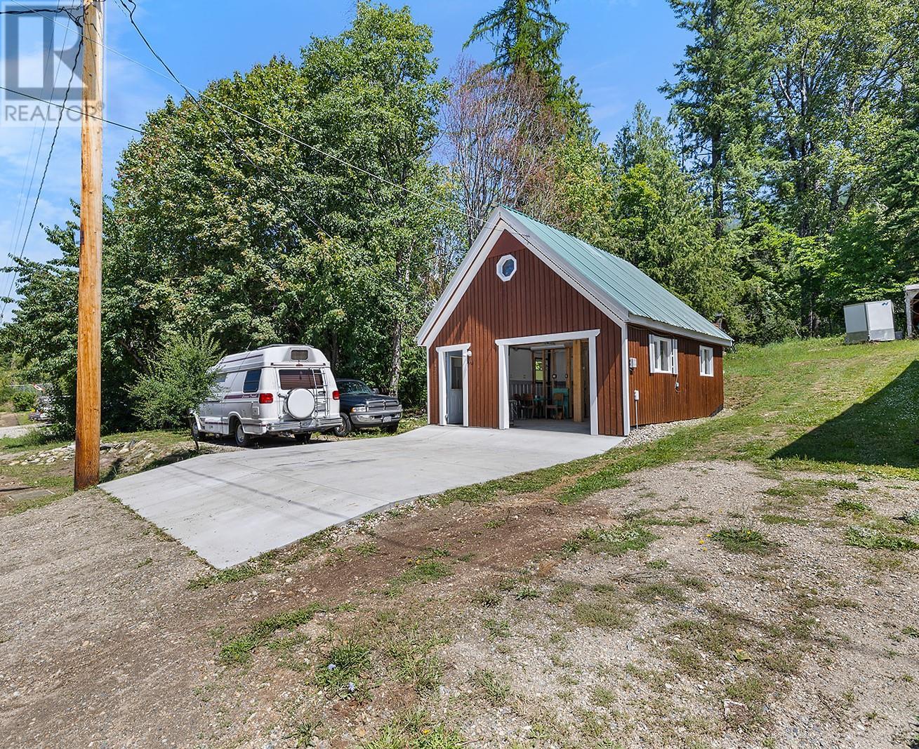 1524 RUSSEL Avenue, riondel, British Columbia