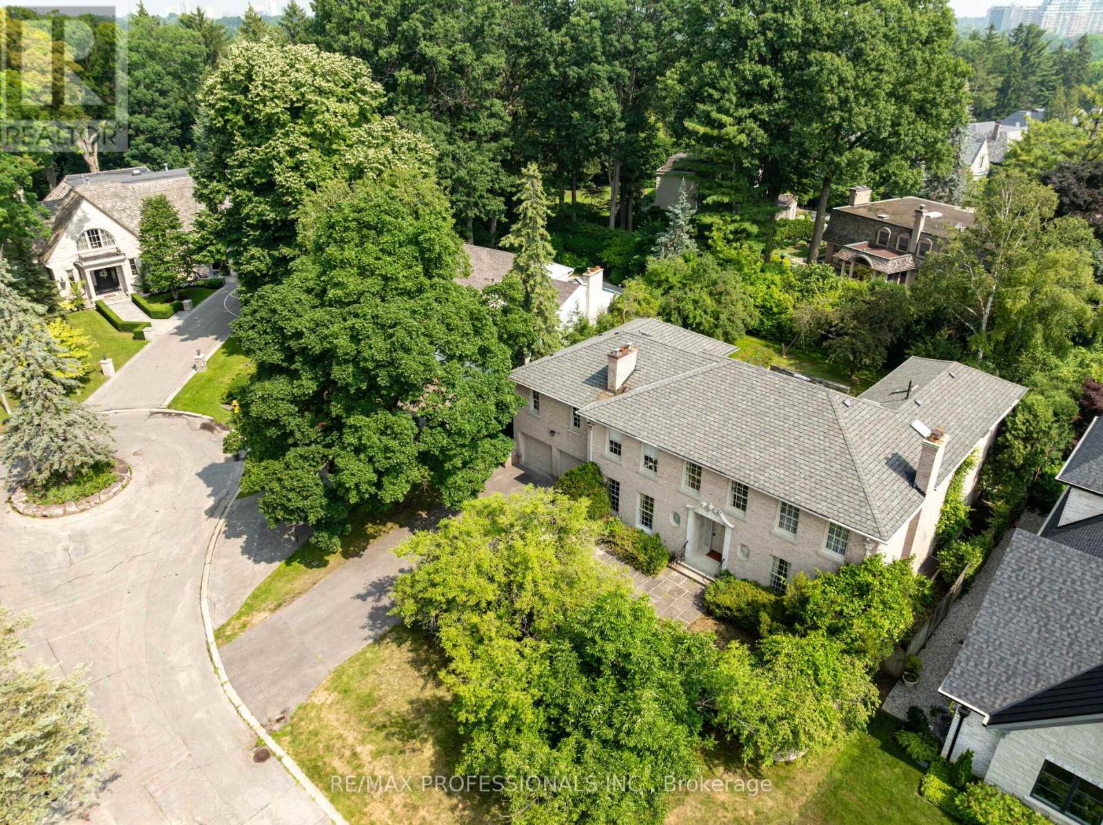 Property at 7 WOODMERE COURT image 4