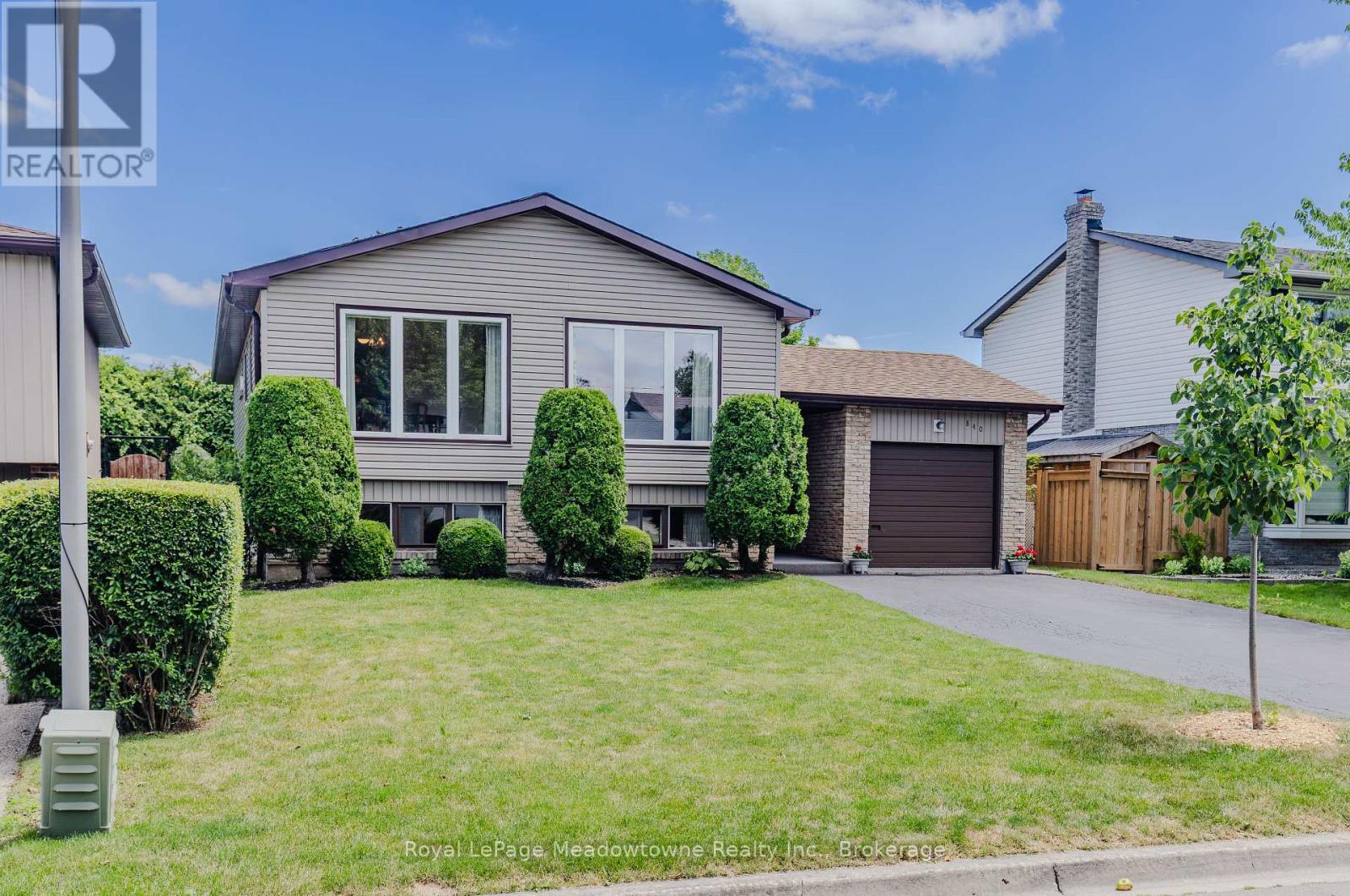 Property at 840 CEDARBRAE AVENUE image 3
