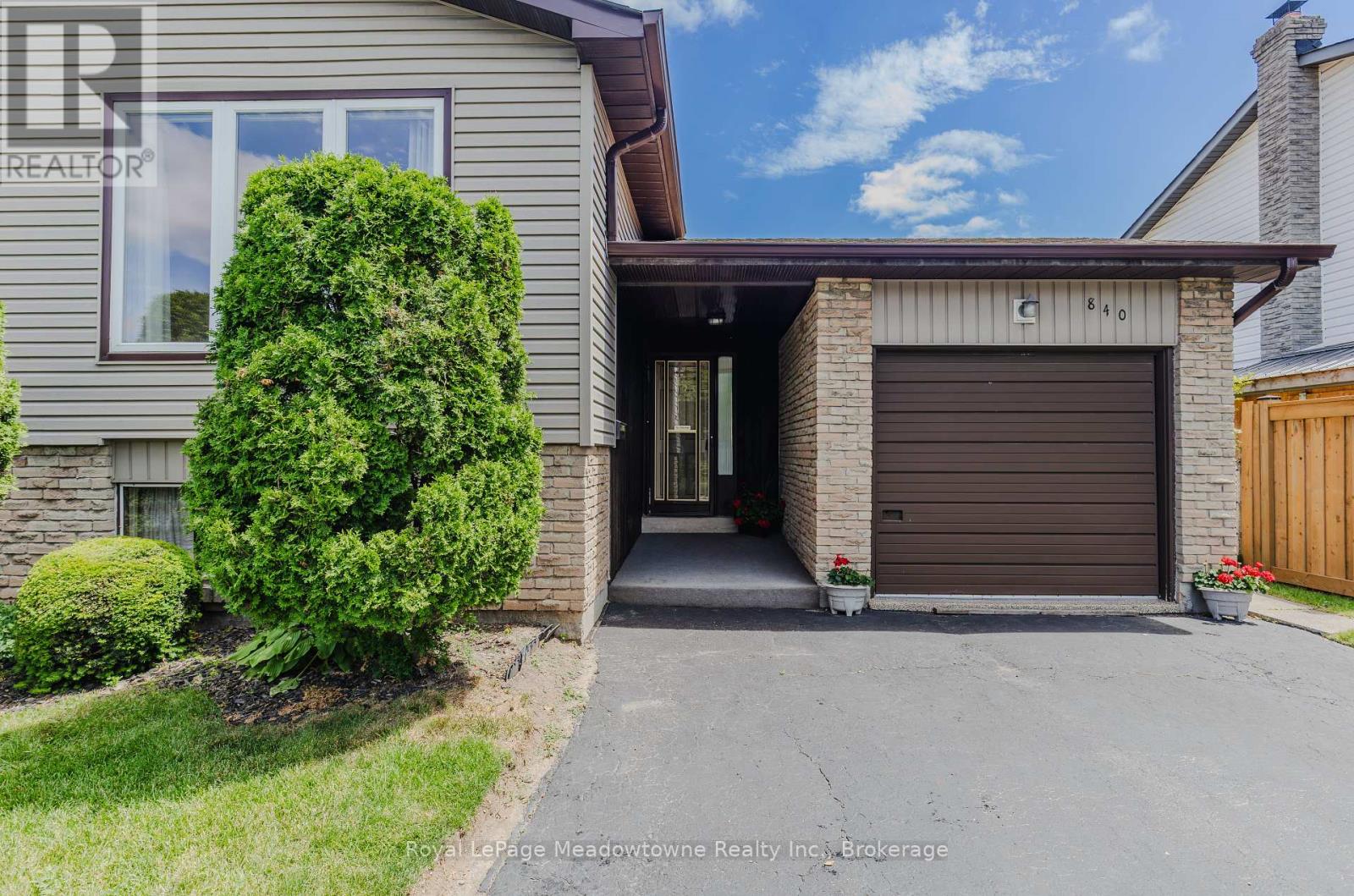 Property at 840 CEDARBRAE AVENUE image 5