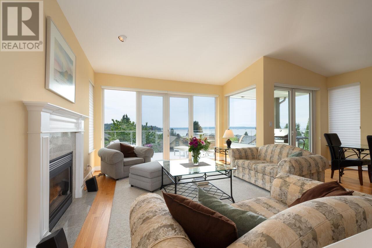 Property at 1168 ESQUIMALT AVENUE image 3