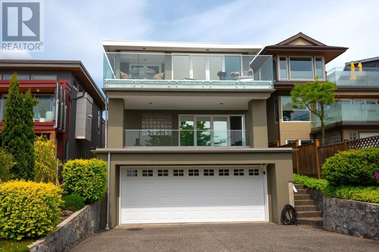 Property at 1168 ESQUIMALT AVENUE image 2