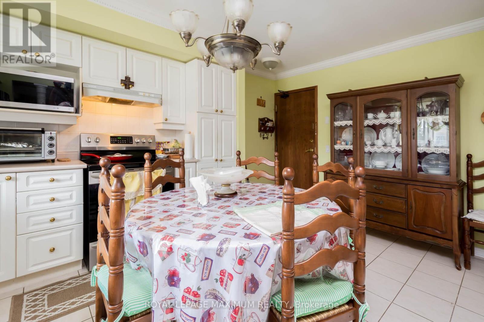 408 - 2506 Rutherford Road, Vaughan, Ontario  L4K 5N4 - Photo 11 - N12295005