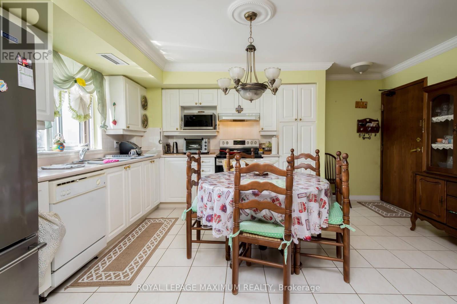 408 - 2506 Rutherford Road, Vaughan, Ontario  L4K 5N4 - Photo 9 - N12295005