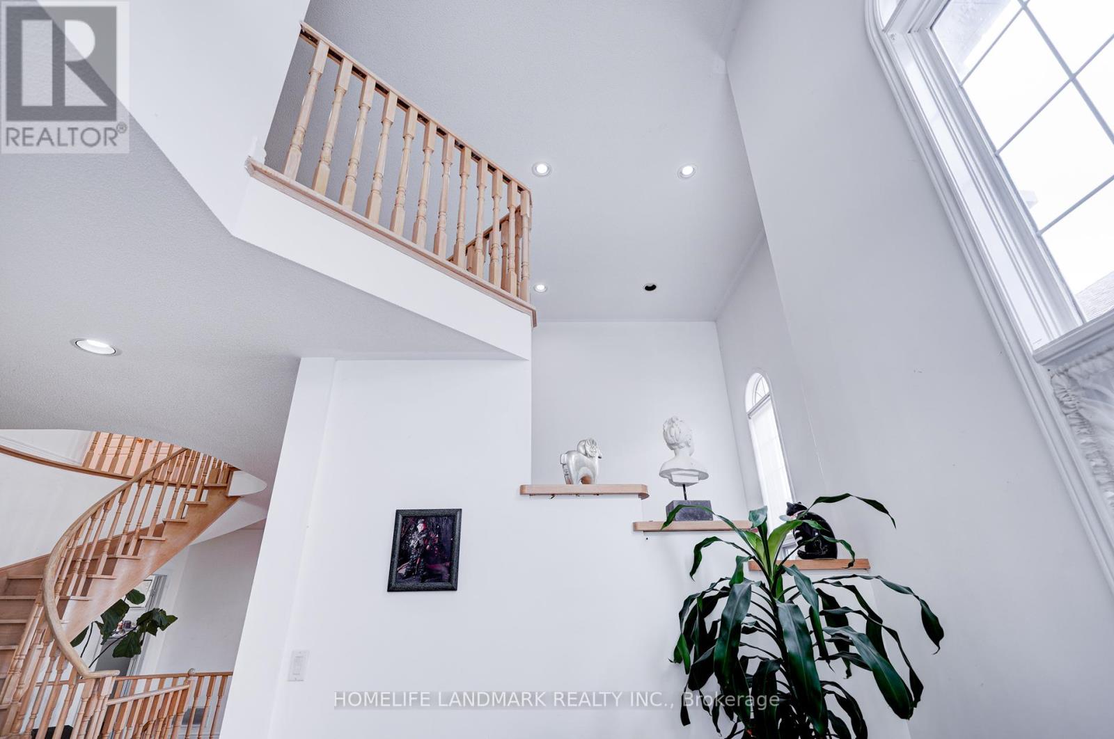 35 Forester Crescent, Markham, Ontario  L6C 1W2 - Photo 11 - N12295034