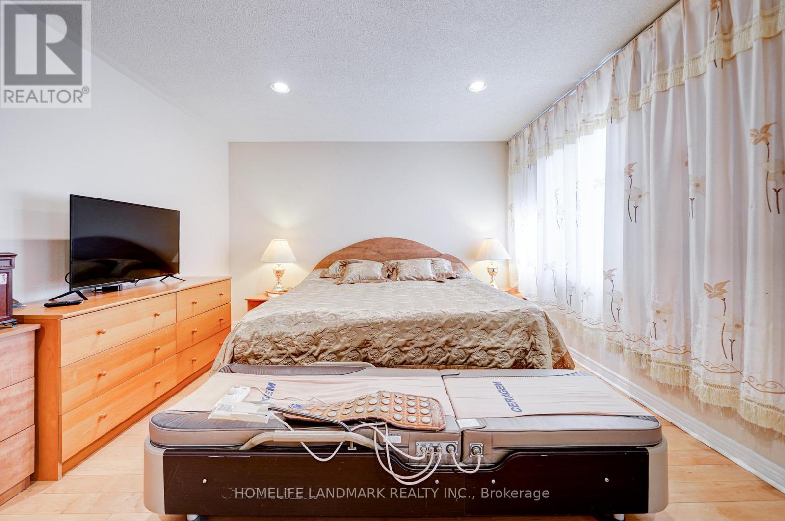 35 Forester Crescent, Markham, Ontario  L6C 1W2 - Photo 14 - N12295034