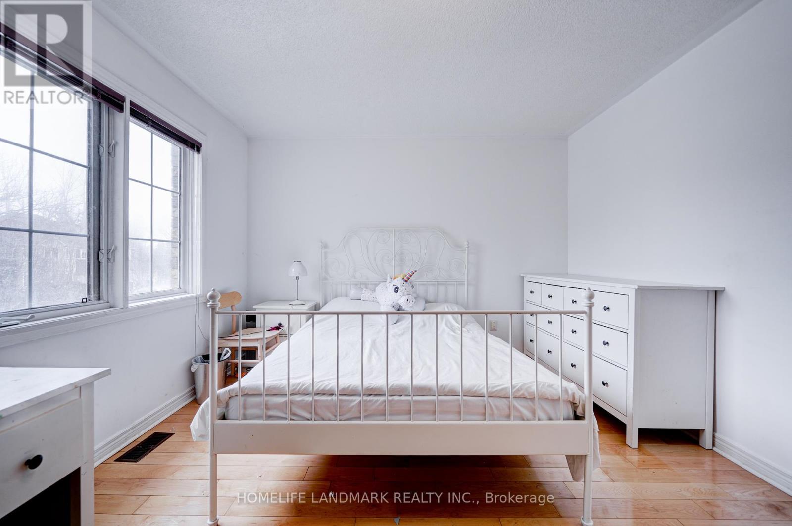 35 Forester Crescent, Markham, Ontario  L6C 1W2 - Photo 16 - N12295034