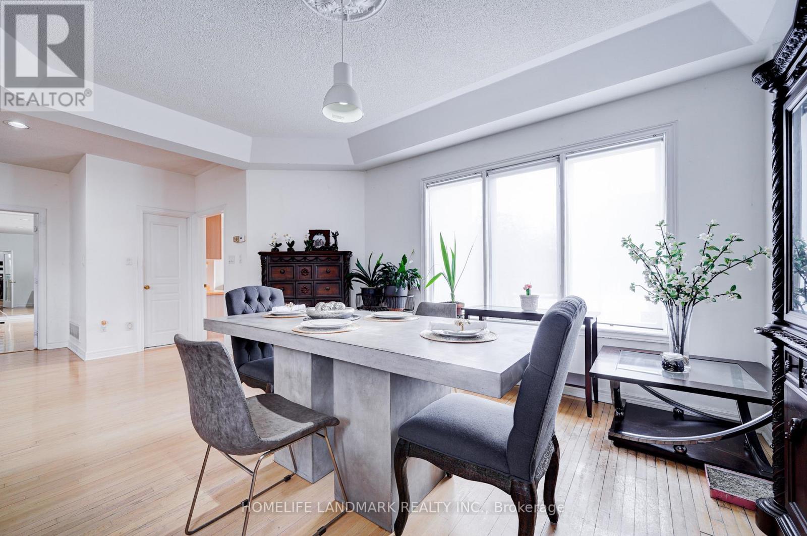35 Forester Crescent, Markham, Ontario  L6C 1W2 - Photo 5 - N12295034
