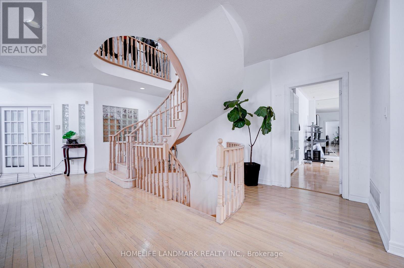 35 Forester Crescent, Markham, Ontario  L6C 1W2 - Photo 6 - N12295034