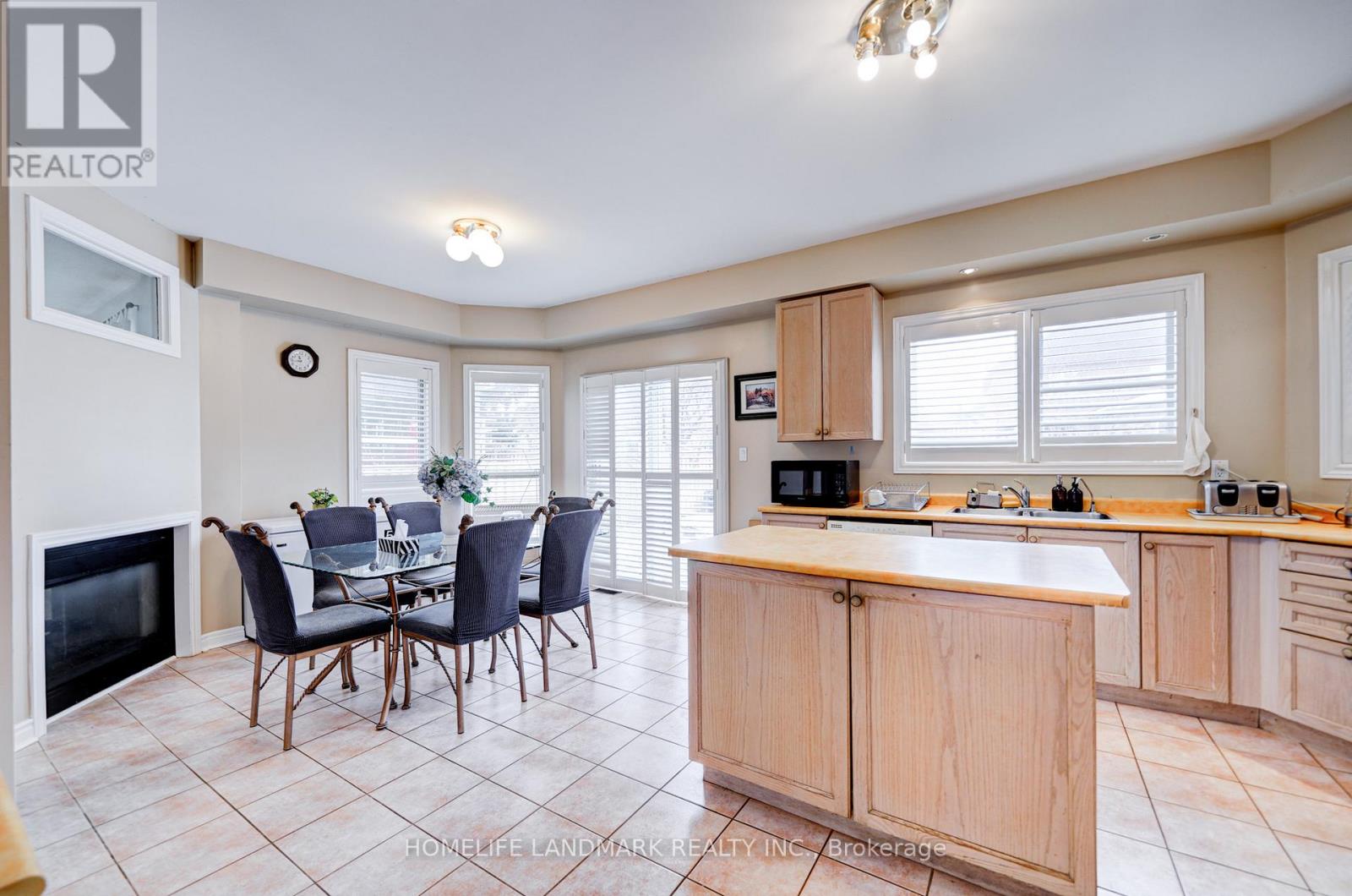 35 Forester Crescent, Markham, Ontario  L6C 1W2 - Photo 9 - N12295034