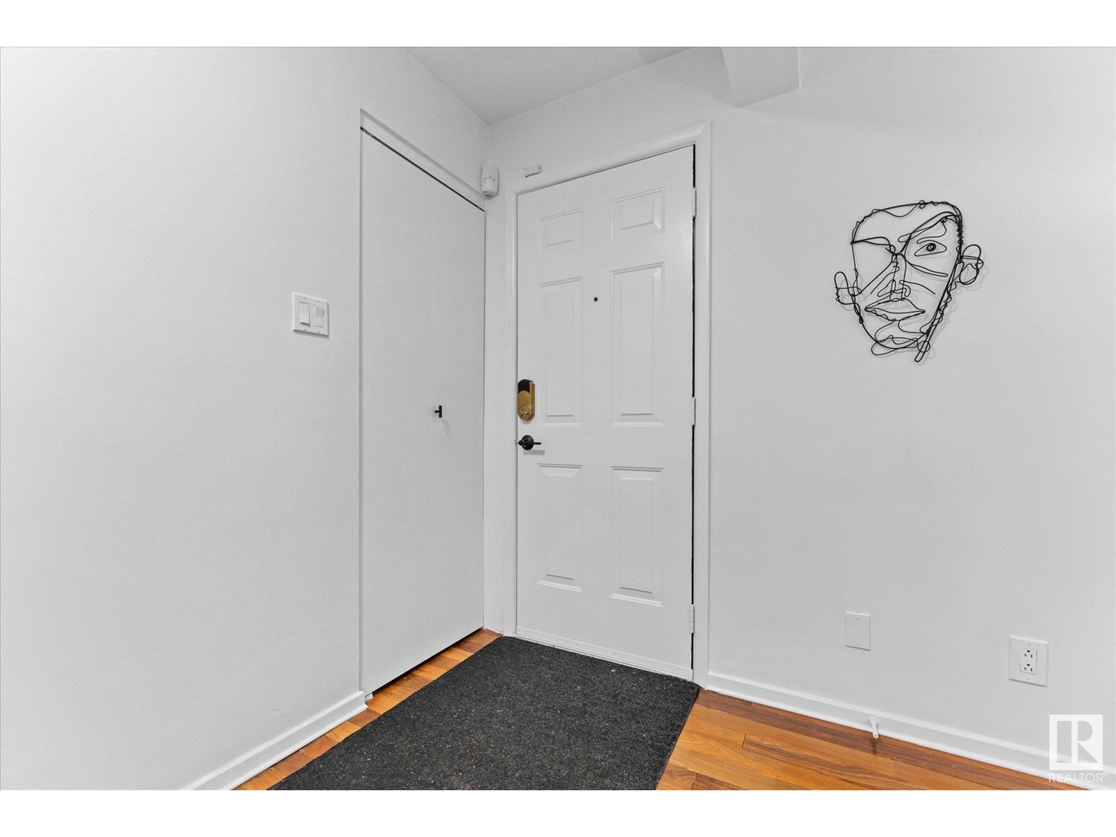Property at 10112 81 ST NW image 3