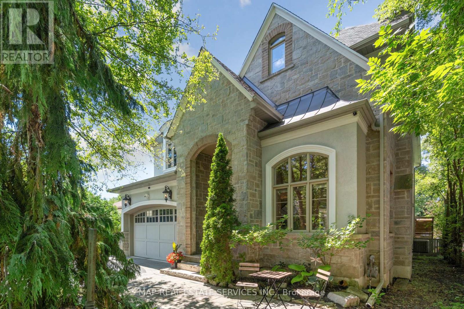 Property at 1290 LAKEBREEZE DRIVE image 2