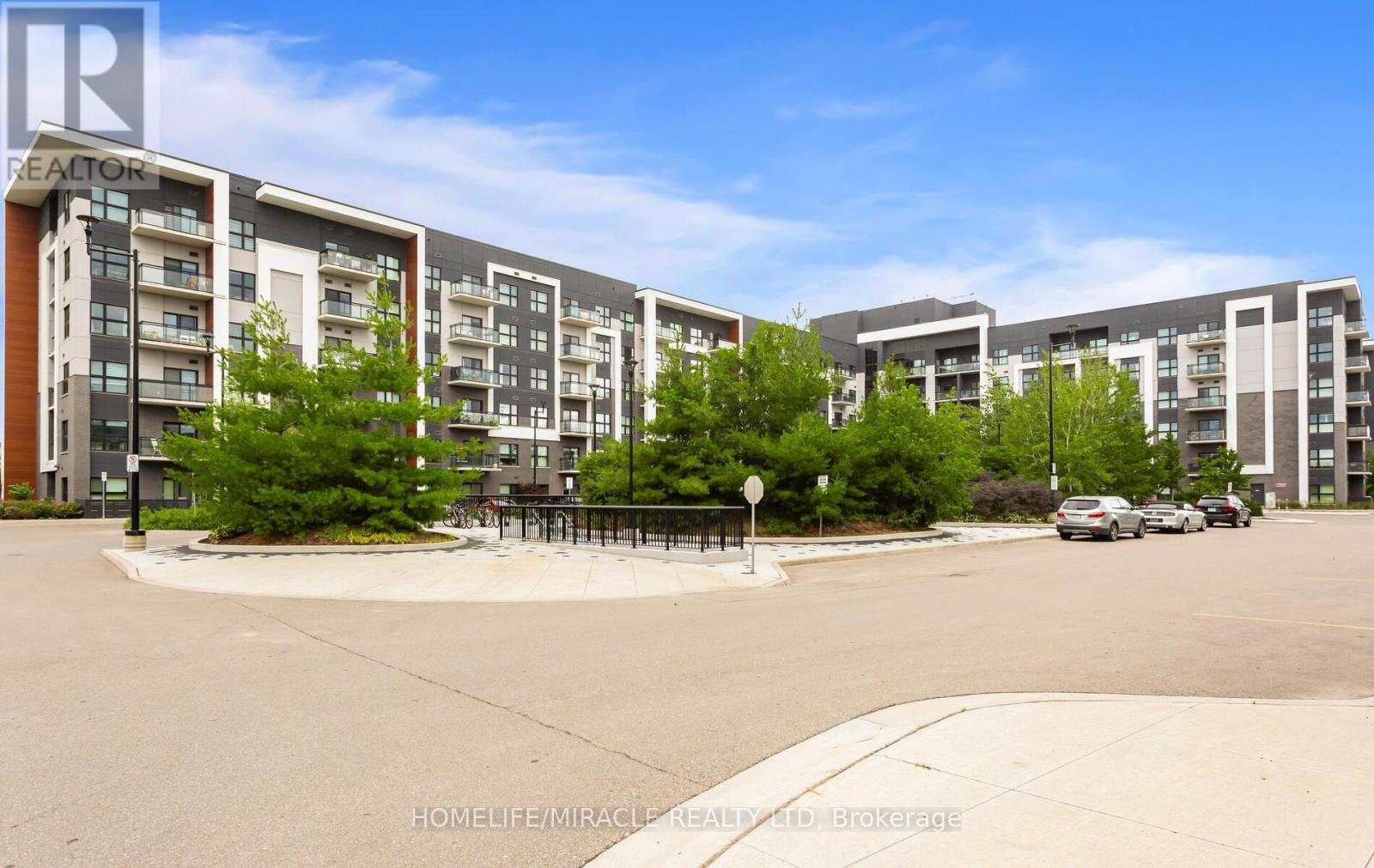 204 - 128 GROVEWOOD COMMON, Oakville, Ontario