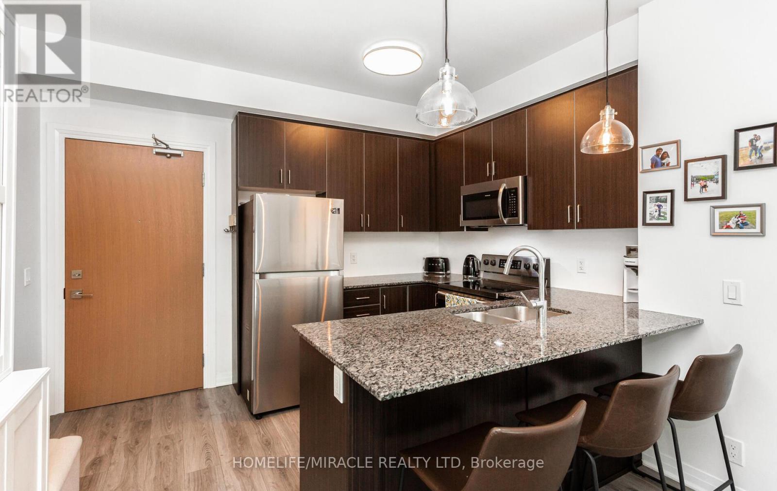 204 - 128 Grovewood Common, Oakville, Ontario  L6H 0X3 - Photo 10 - W12294974
