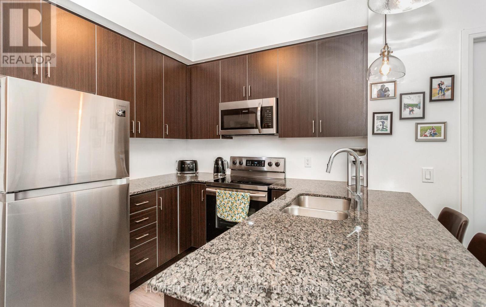 204 - 128 Grovewood Common, Oakville, Ontario  L6H 0X3 - Photo 11 - W12294974