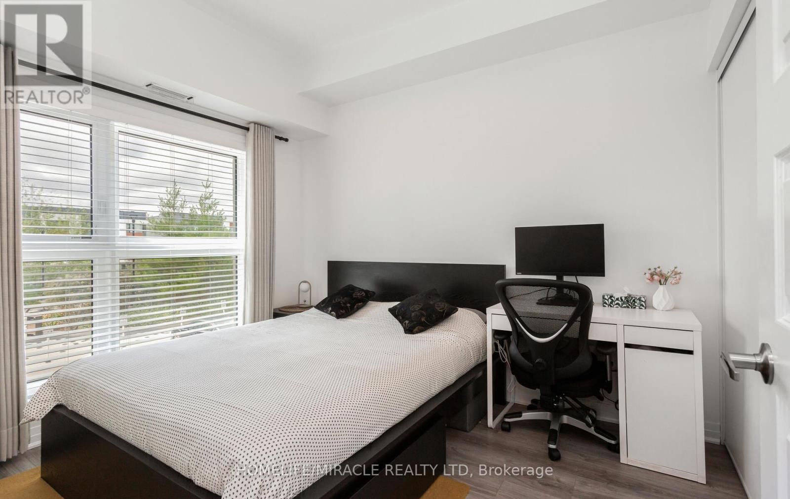 204 - 128 Grovewood Common, Oakville, Ontario  L6H 0X3 - Photo 17 - W12294974