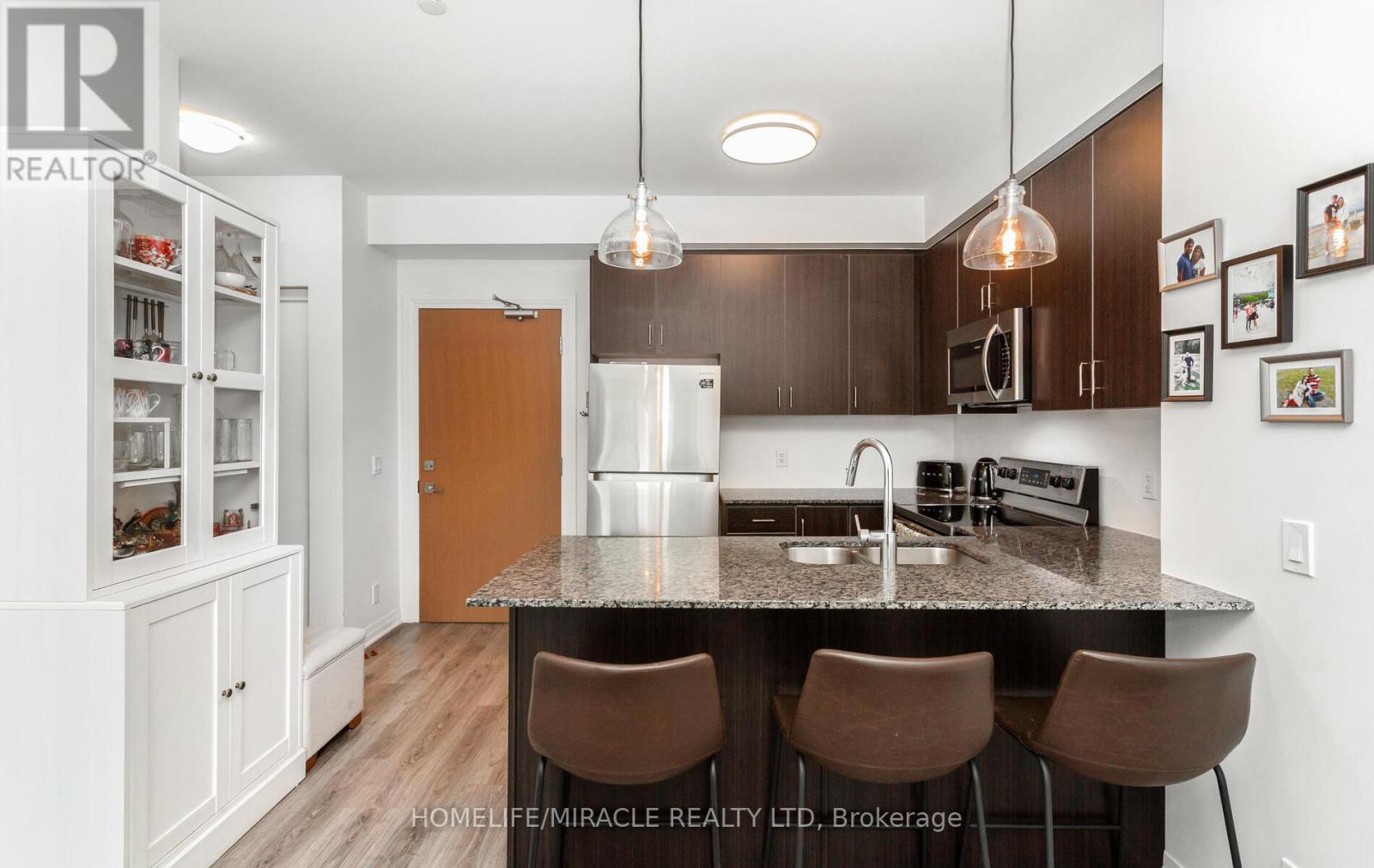 204 - 128 Grovewood Common, Oakville, Ontario  L6H 0X3 - Photo 9 - W12294974